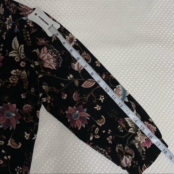 𝅺VIOLET & Claire New York Floral Print Top - Picture 3 of 10